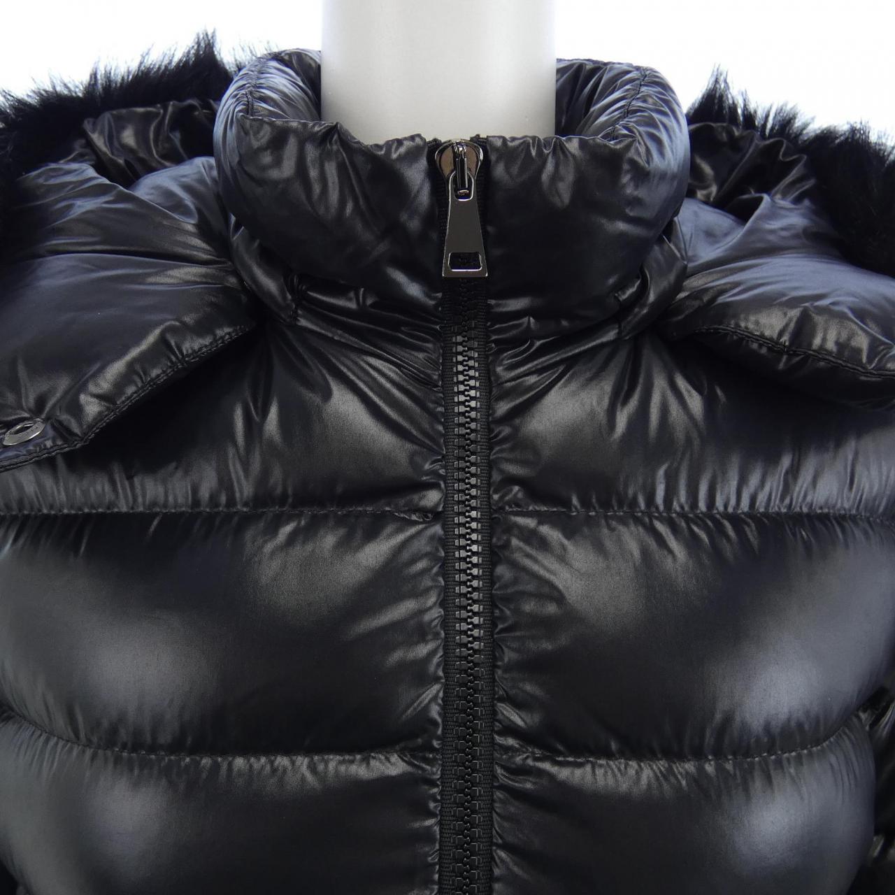 モンクレール MONCLER ダウンジャケット