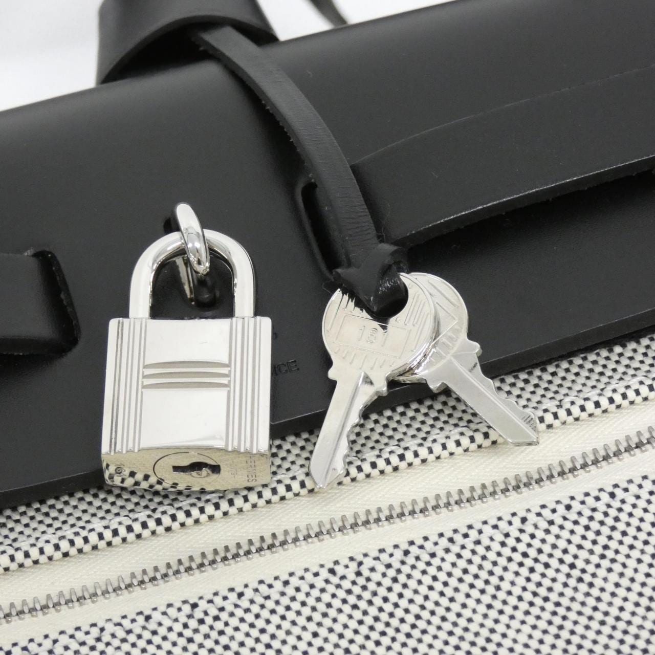 エルメス エールバッグ ジップ ペガサス ポップ PM 079201CK バッグ