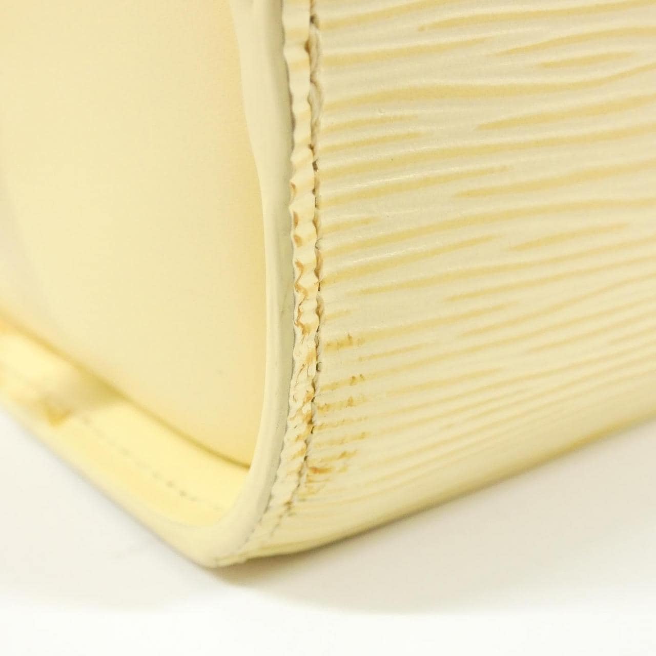 ルイヴィトン エピ ポンヌフ M5205A バッグ