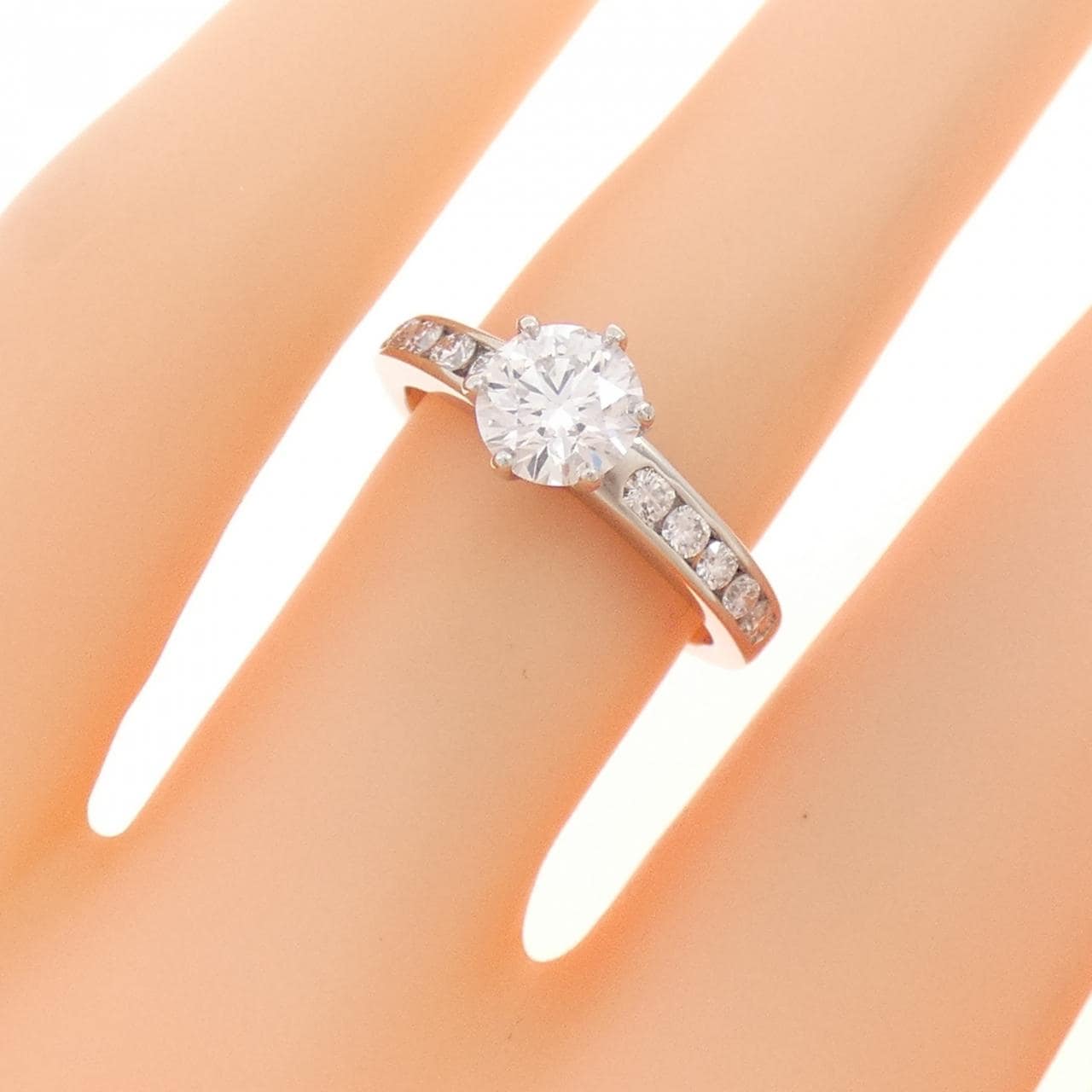 ティファニー ソリティア チャネルセッティング リング 0.67CT