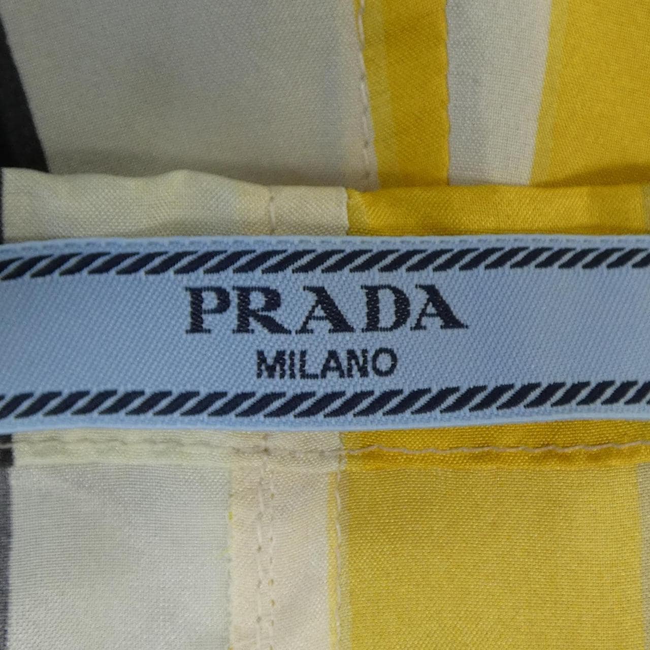 プラダ PRADA トライアングルロゴ P225G S221 103R ショートパンツ