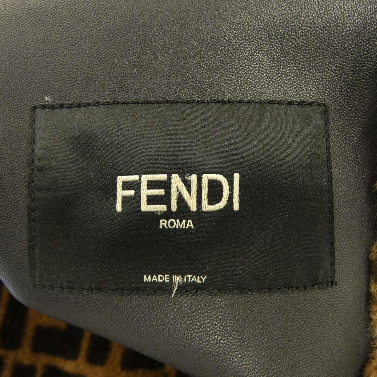フェンディ FENDI FM0118 A7VO F0GGE ムートンジャケット