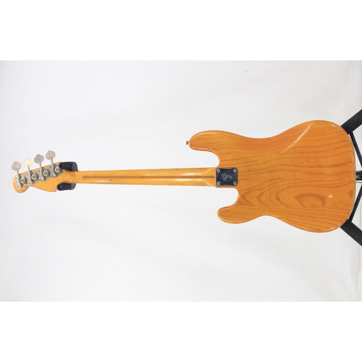 FENDER  PRECISION BASS