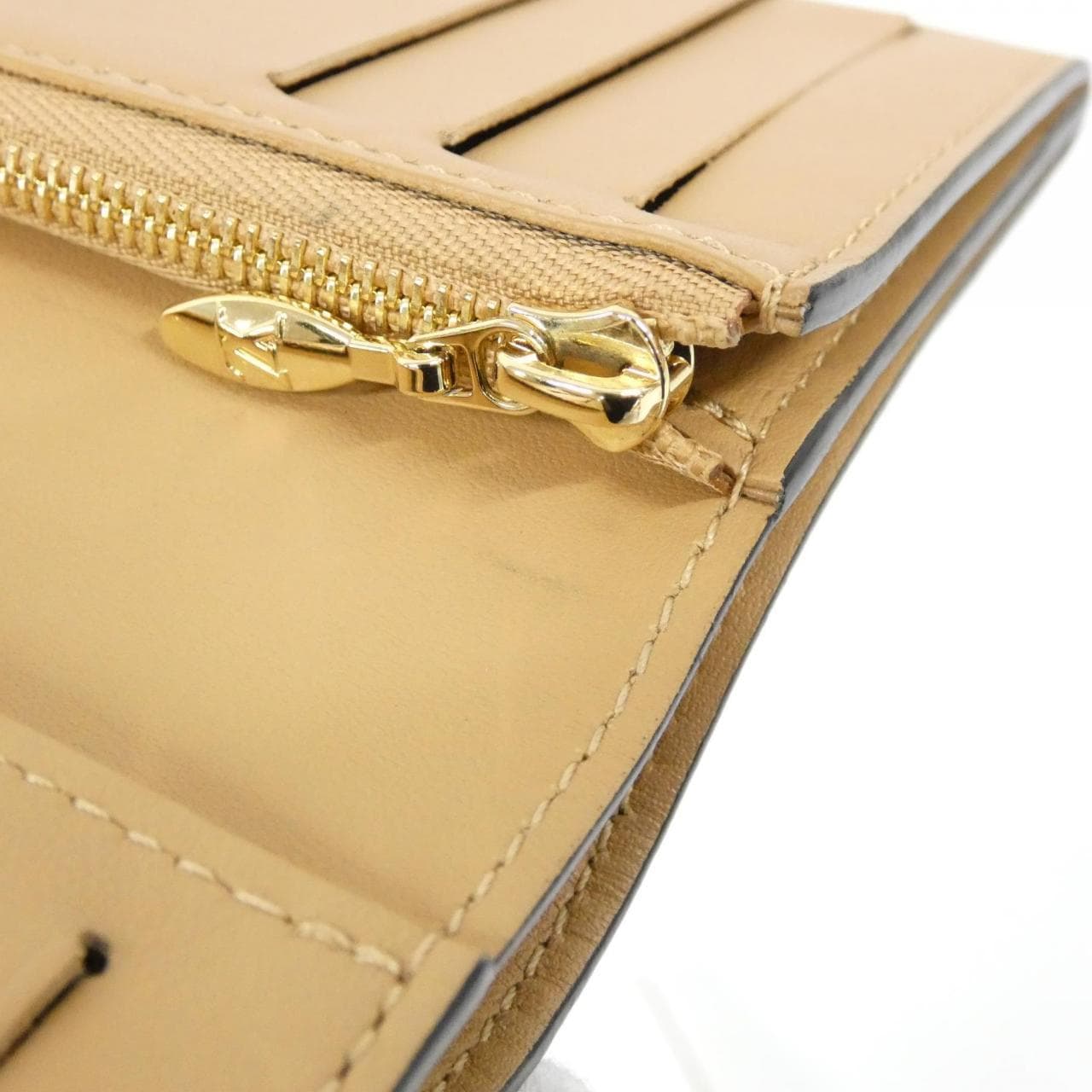 ルイヴィトン トリヨン LVヴェルティカル CPウォレット M81561 財布