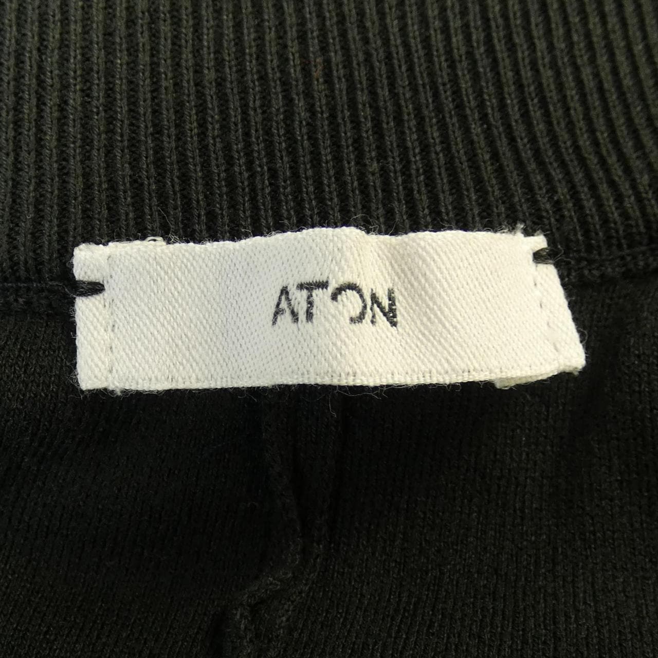 エイトン ATON パンツ