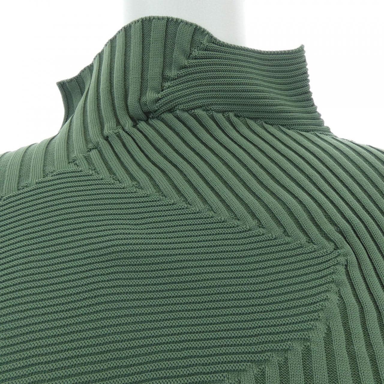 イッセイミヤケ ISSEY MIYAKE KONEKONE　IM43KN307 トップス