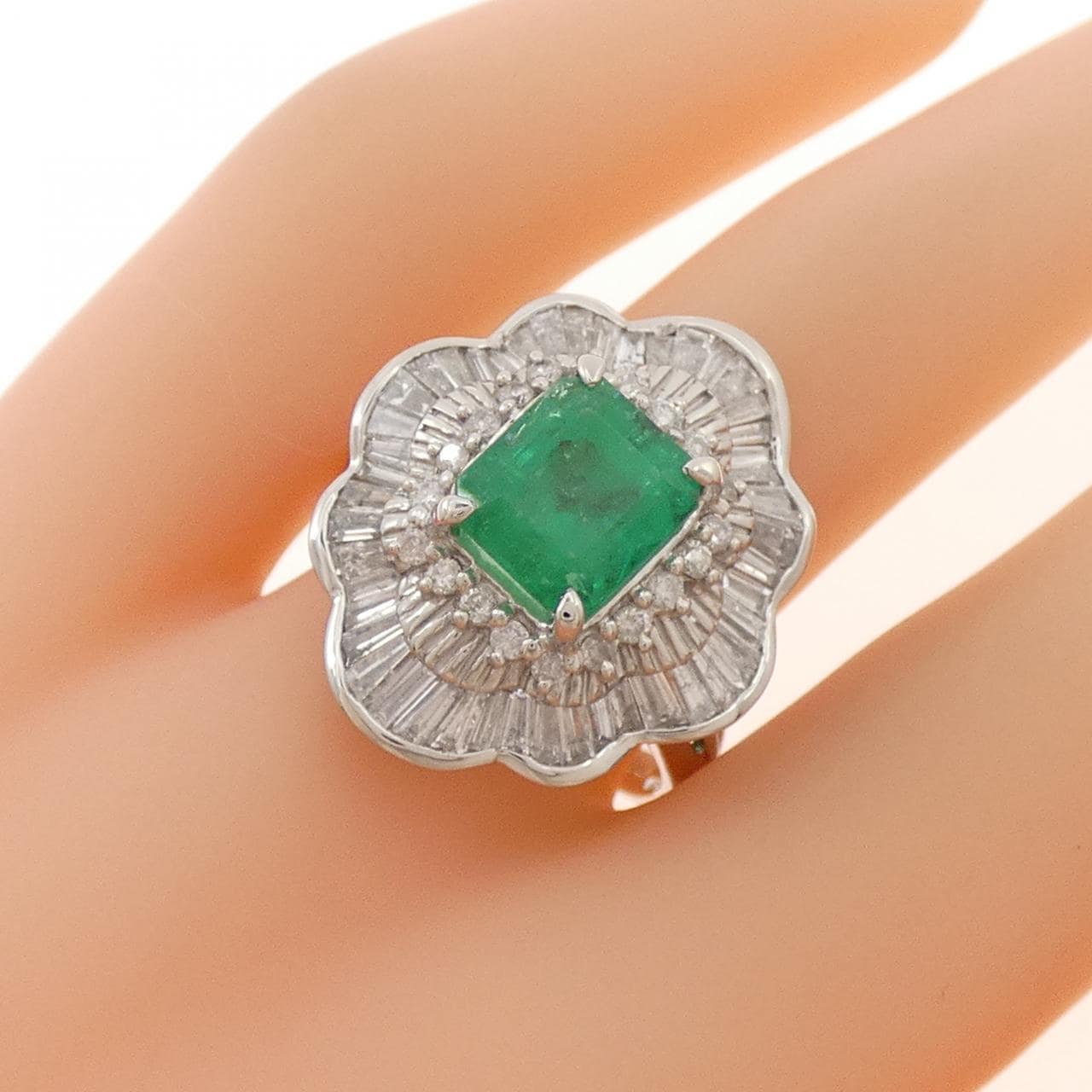 PT900 エメラルド リング 2.06CT