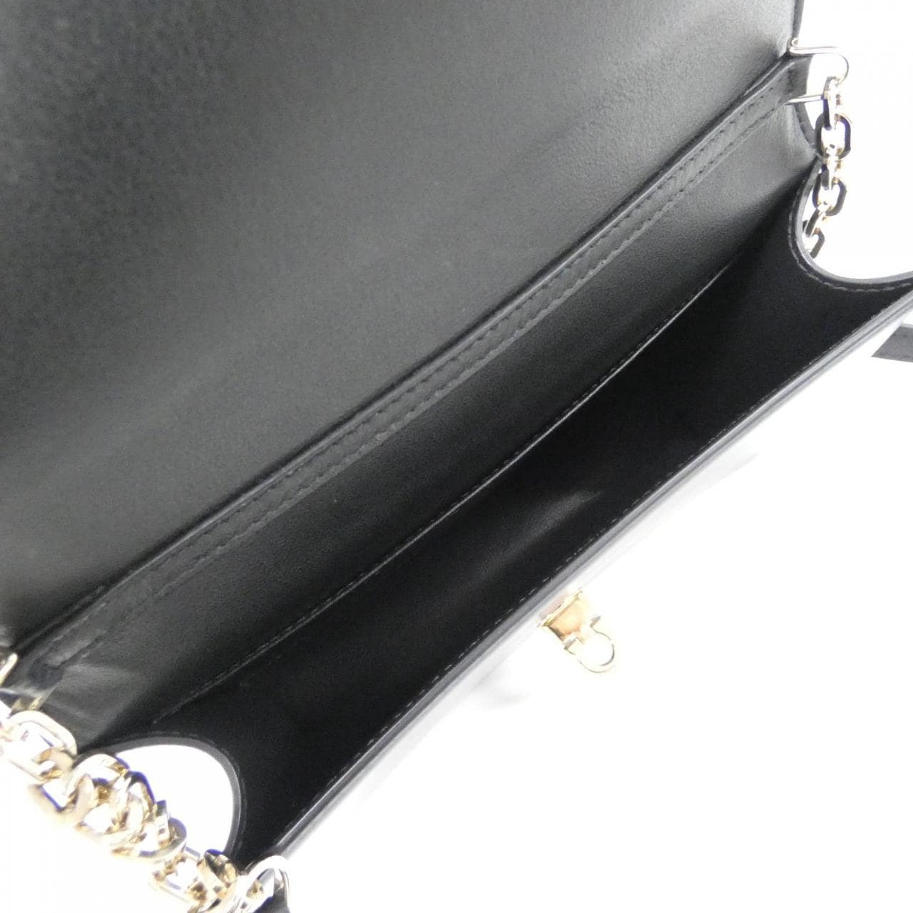 サルヴァトーレフェラガモ 22 E006 ショルダーバッグ