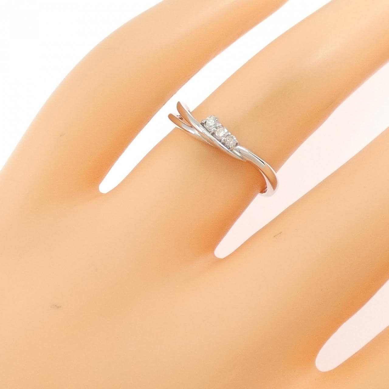 K18WG スリーストーン ダイヤモンド リング 0.06CT
