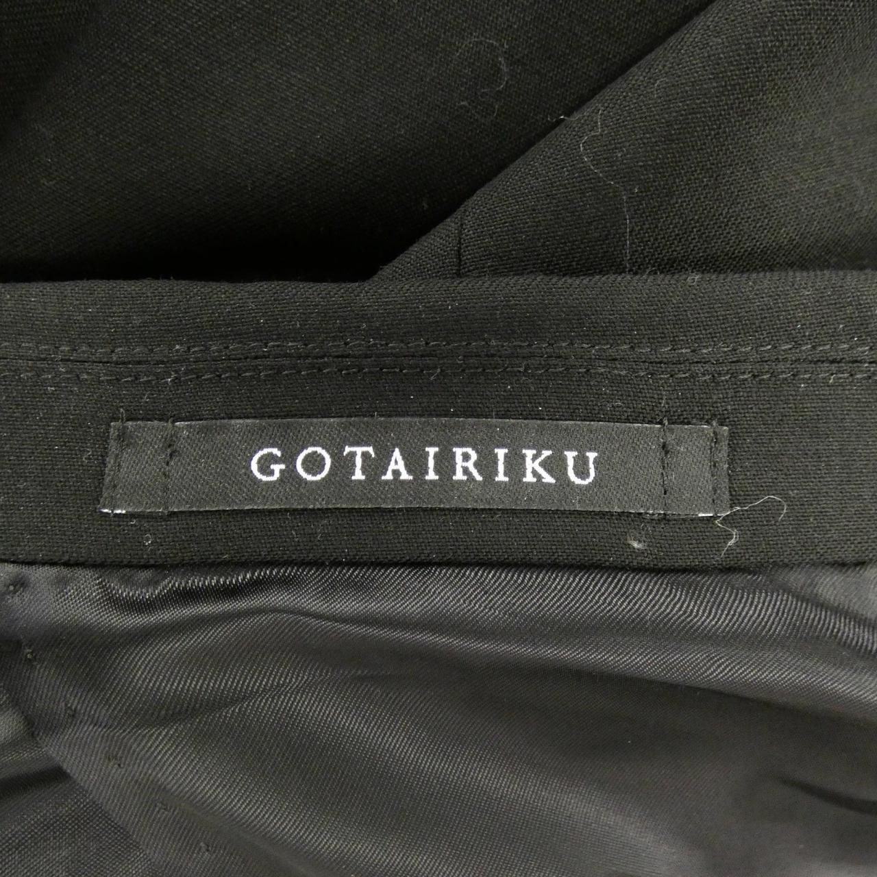 ゴタイリク GOTAIRIKU スーツ