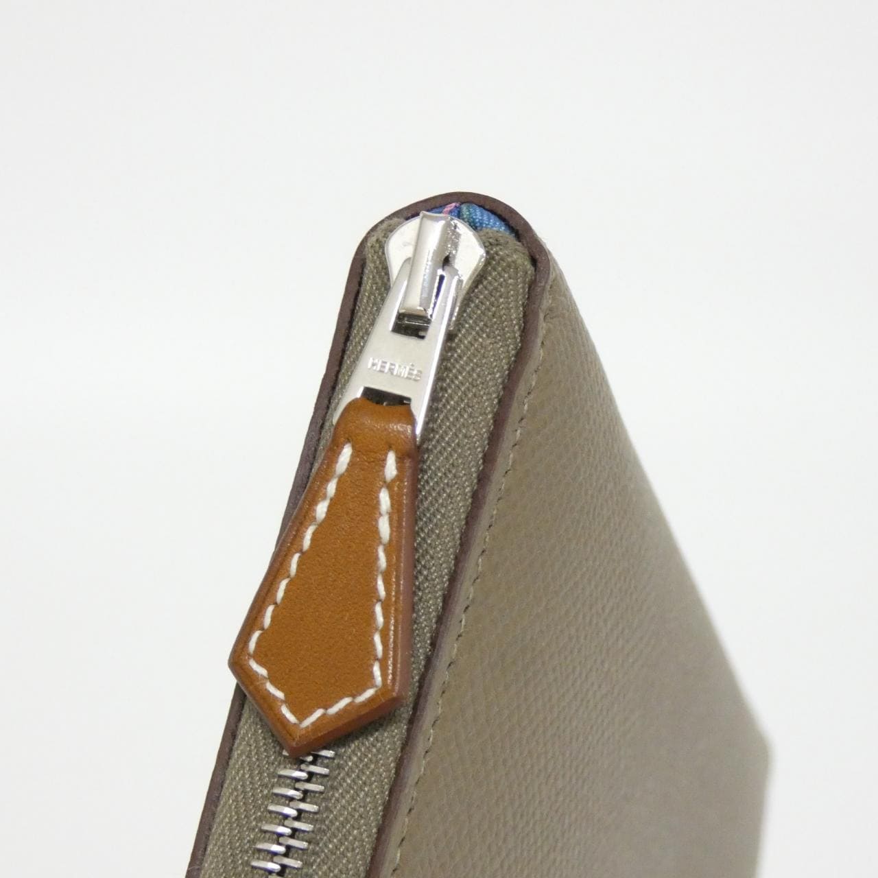 【未使用品】エルメス EN LIBERTE シルク イン クラシック 084387CK 財布