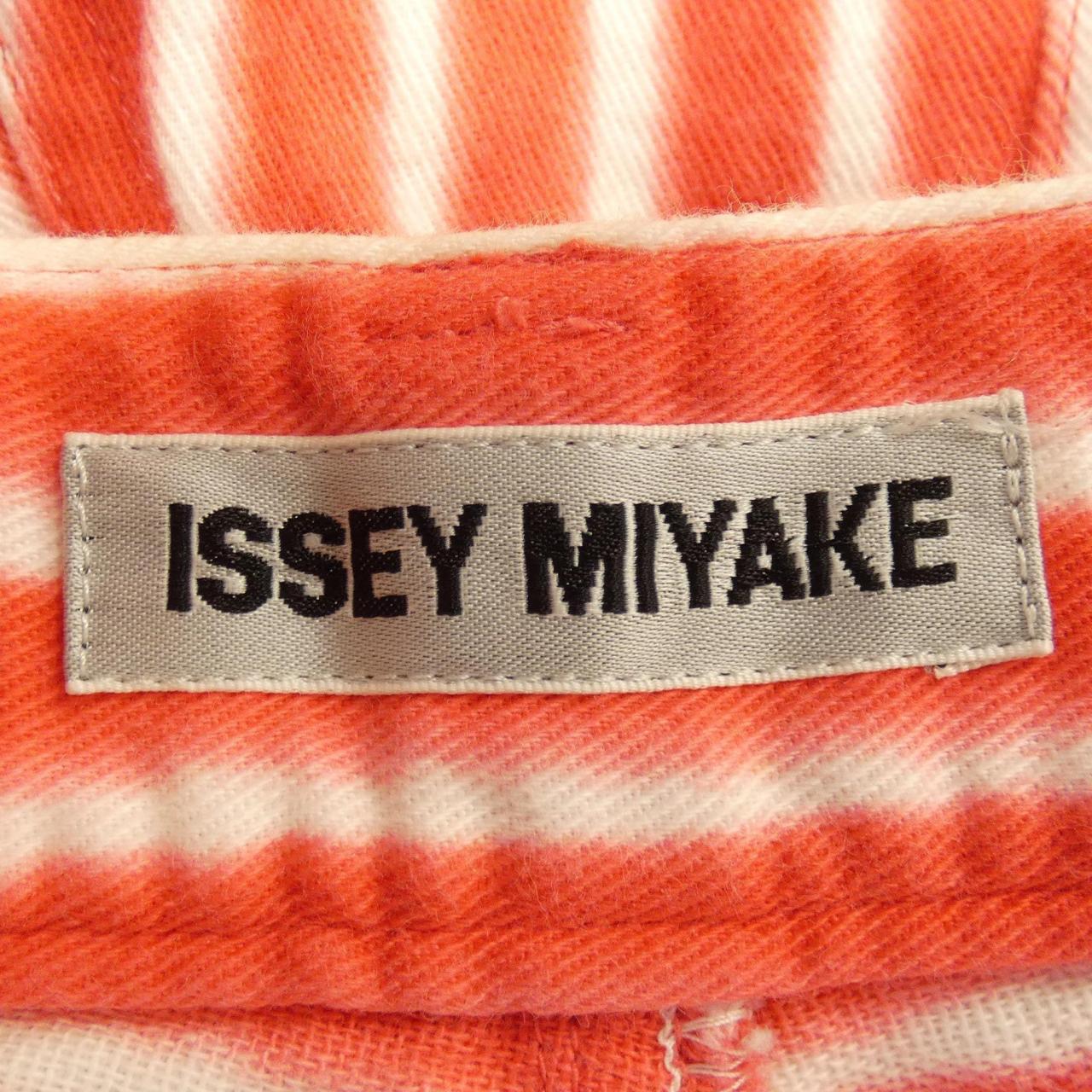 Issey Miyake ISSEY MIYAKE Pants