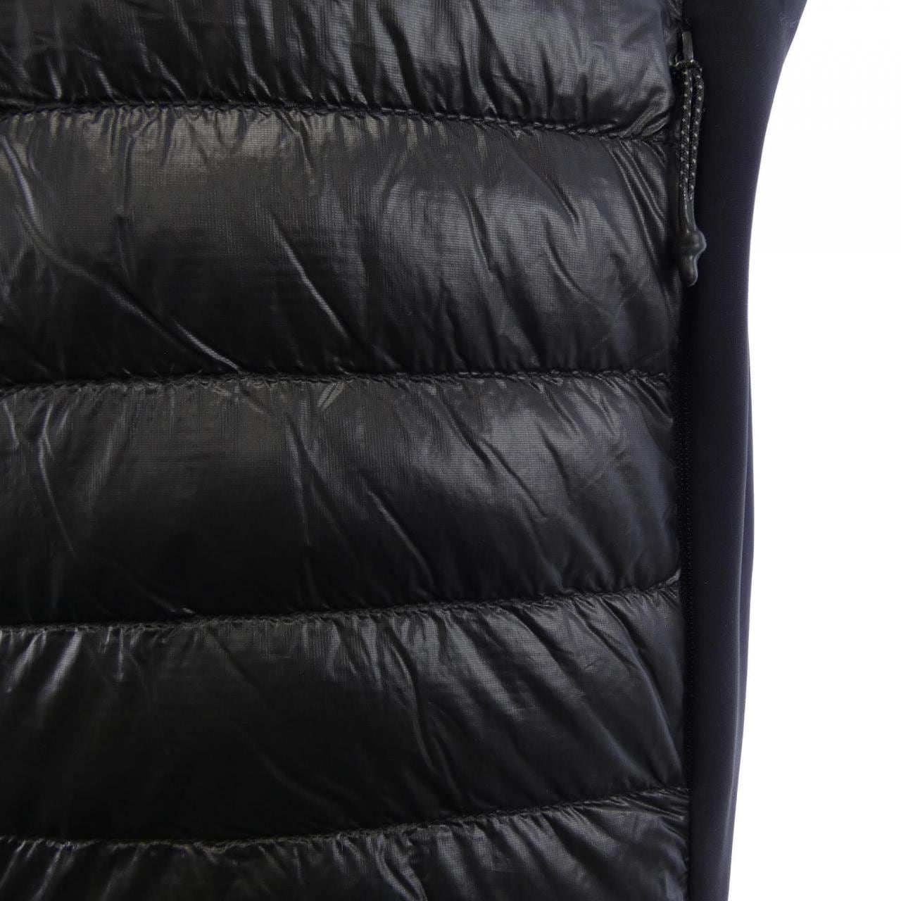 モンクレール MONCLER 20931A00123 ダウンベスト