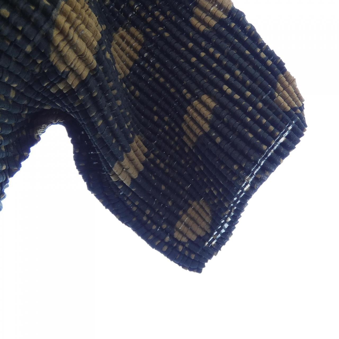 イッセイミヤケ ISSEY MIYAKE トップス