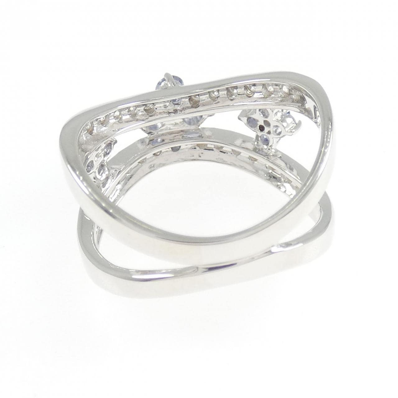 750WG フラワー サファイヤ リング 0.70CT