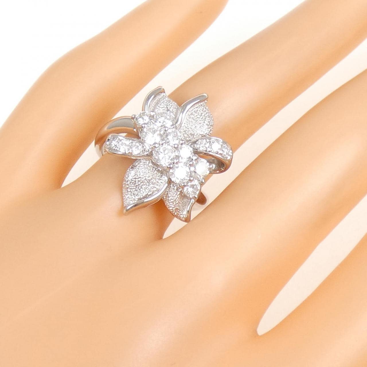 PT900 フラワー ダイヤモンド リング 1.00CT