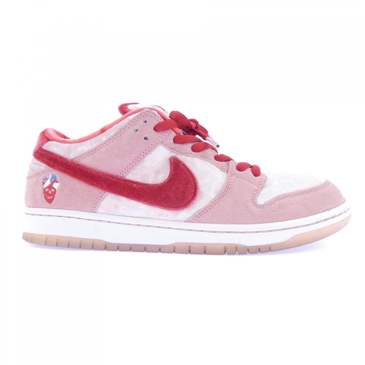 ナイキ NIKE CT2552-800　STRANGE LOVE スニーカー