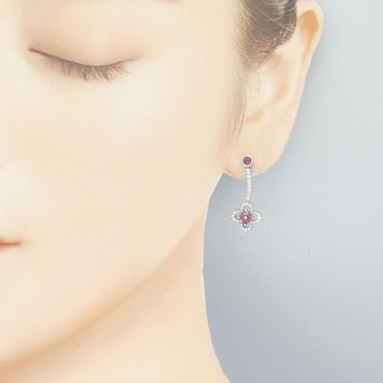 K18WG フラワー トルマリン ピアス 0.40CT