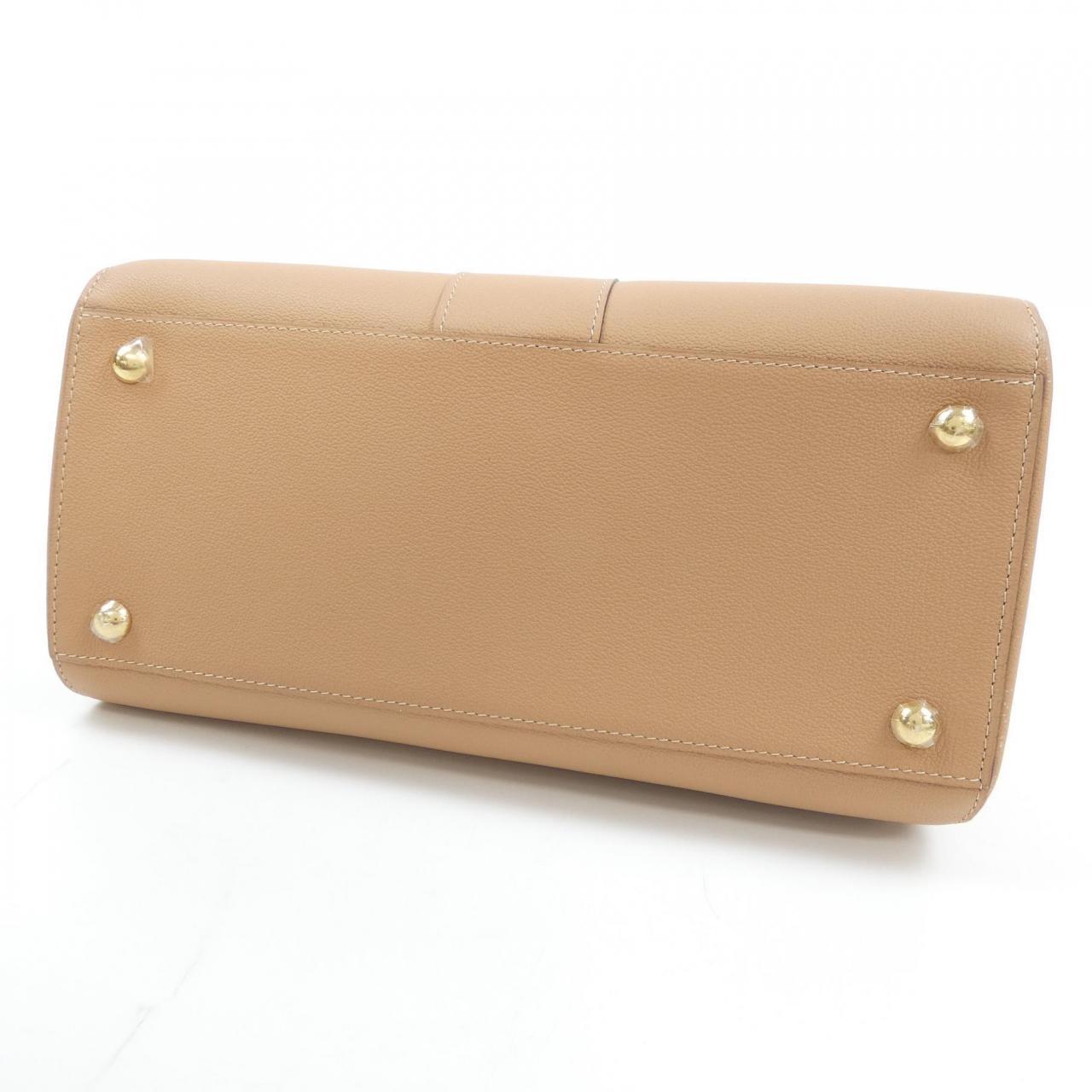 德尔沃DELVAUX