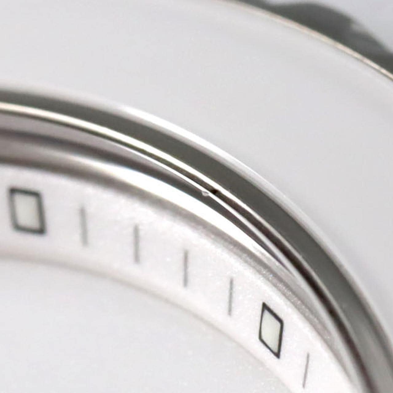 シャネル J12ウォンテッドドゥシャネル 33mmセラミック H7419 セラミック クォーツ