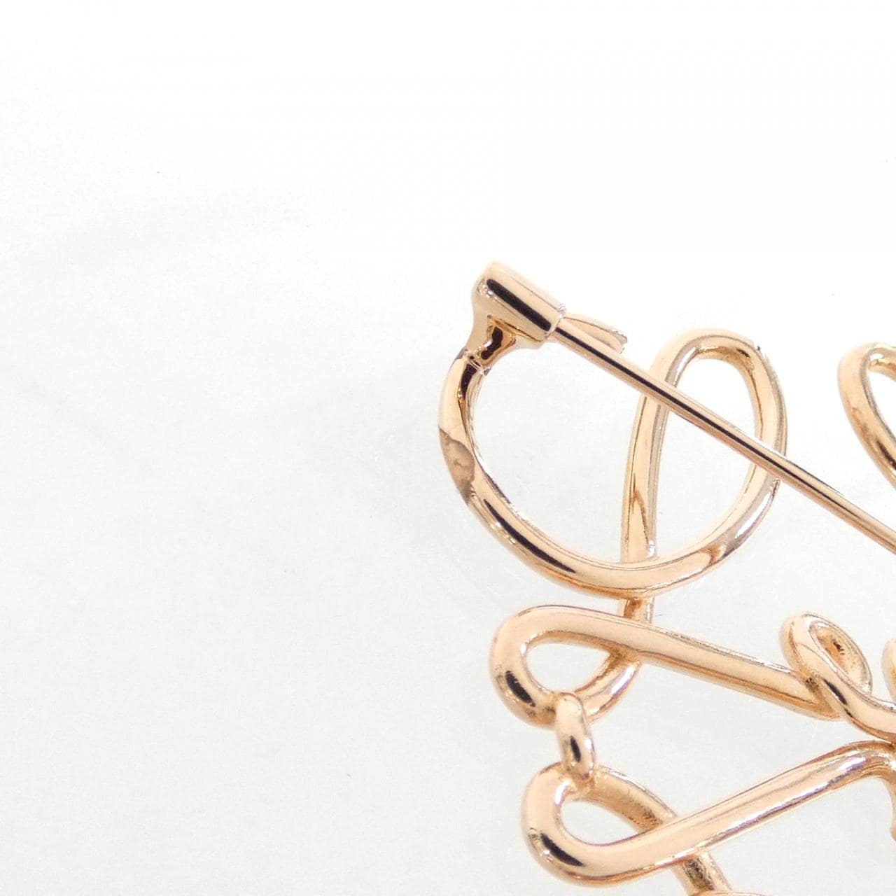 ロエベ 111 27 027 ブローチ