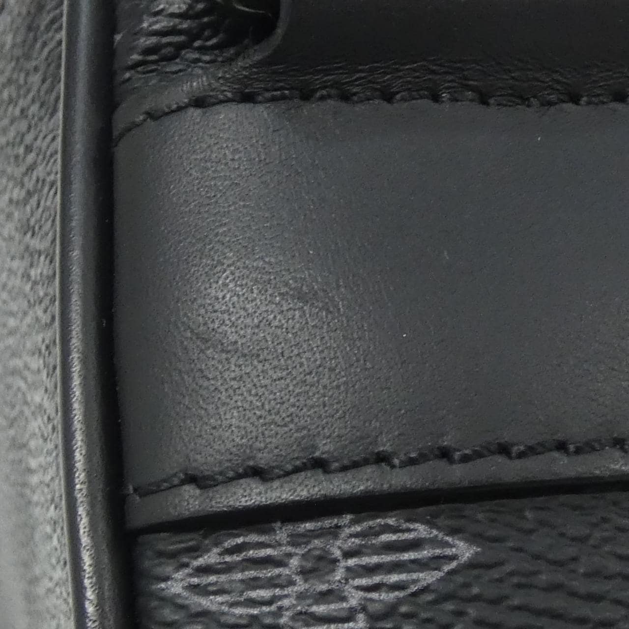 ルイヴィトン モノグラム エクリプス ダヌーブ M43677 ショルダーバッグ