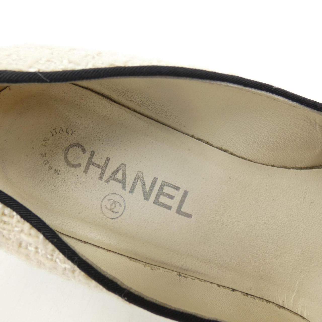 CHANEL香奈儿高跟鞋。