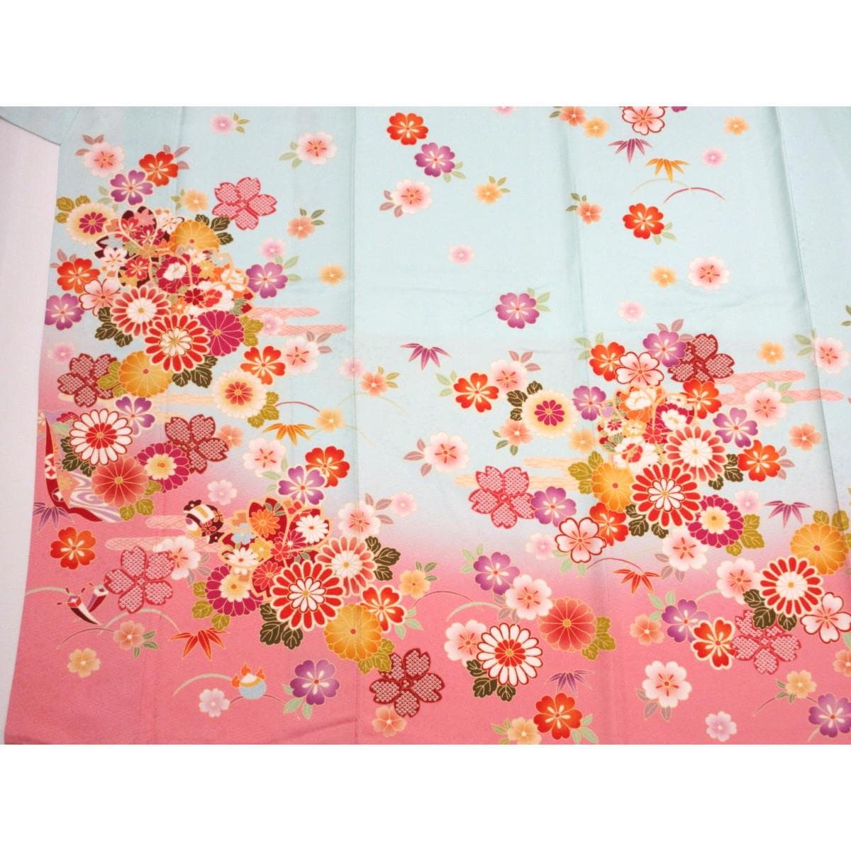振袖　友禅加工刺繍入り　ボカシ染