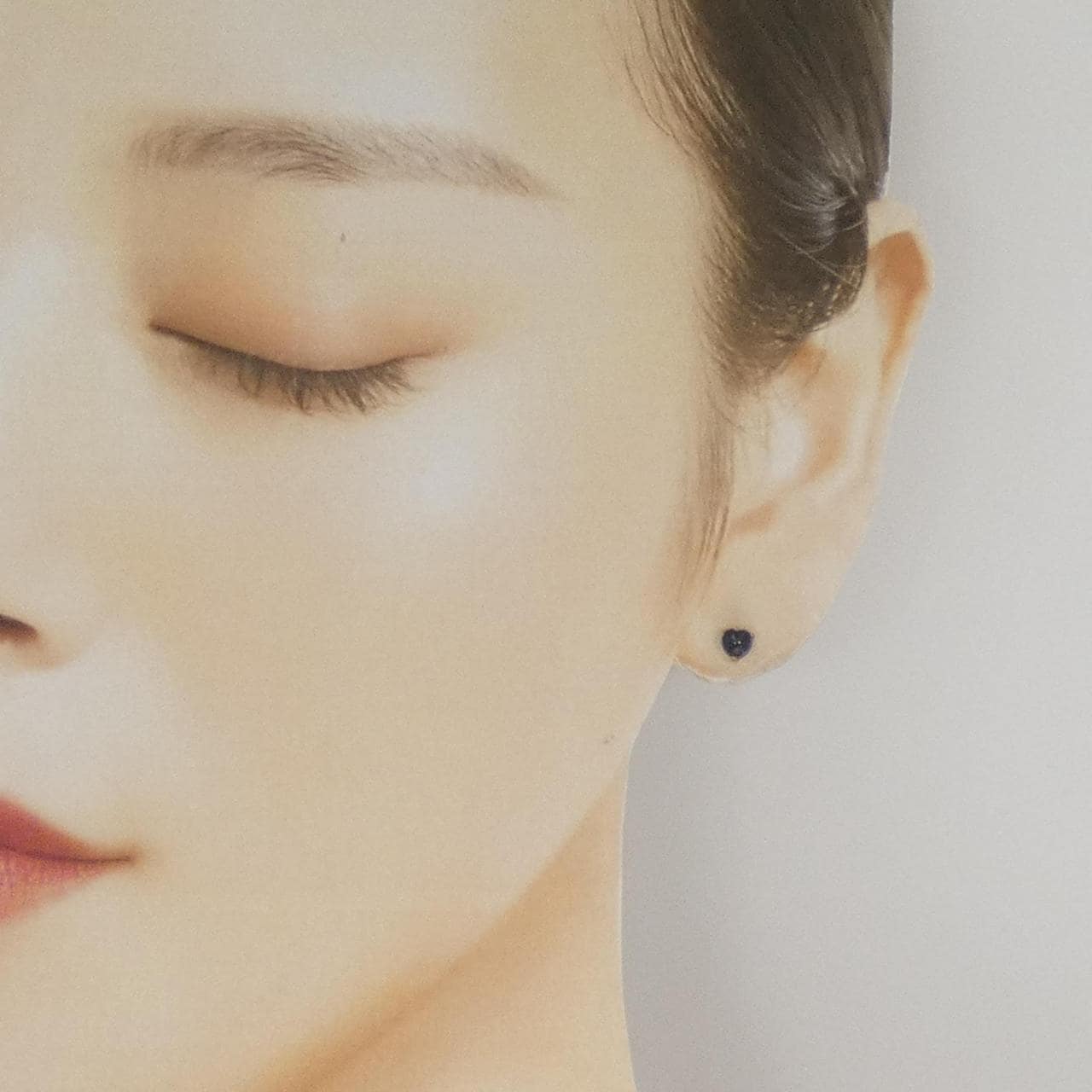 【新品】K18YG ハート サファイヤ ピアス 0.92CT