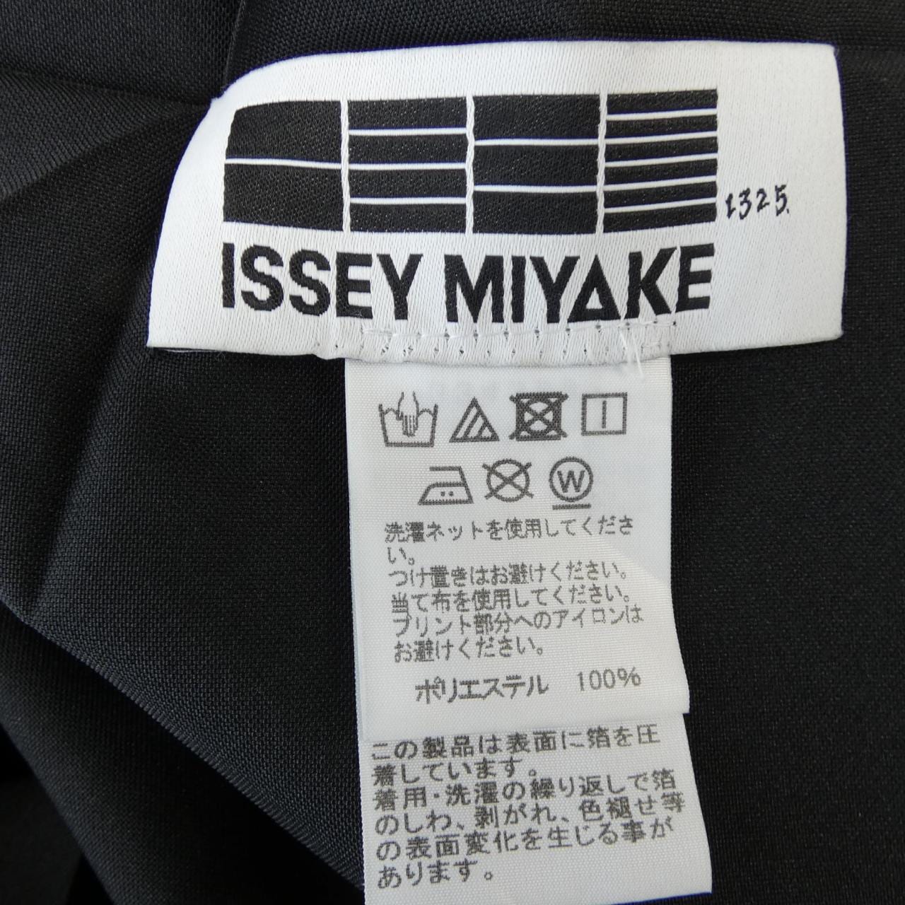 イッセイミヤケ ISSEY MIYAKE IL55FJ002 トップス