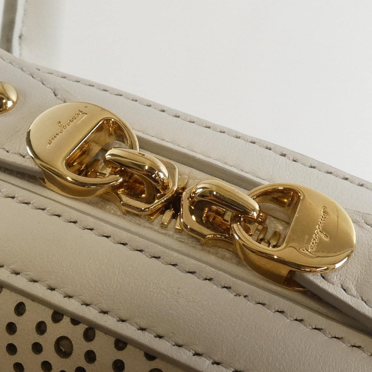 サルヴァトーレフェラガモ 21 F025 バッグ