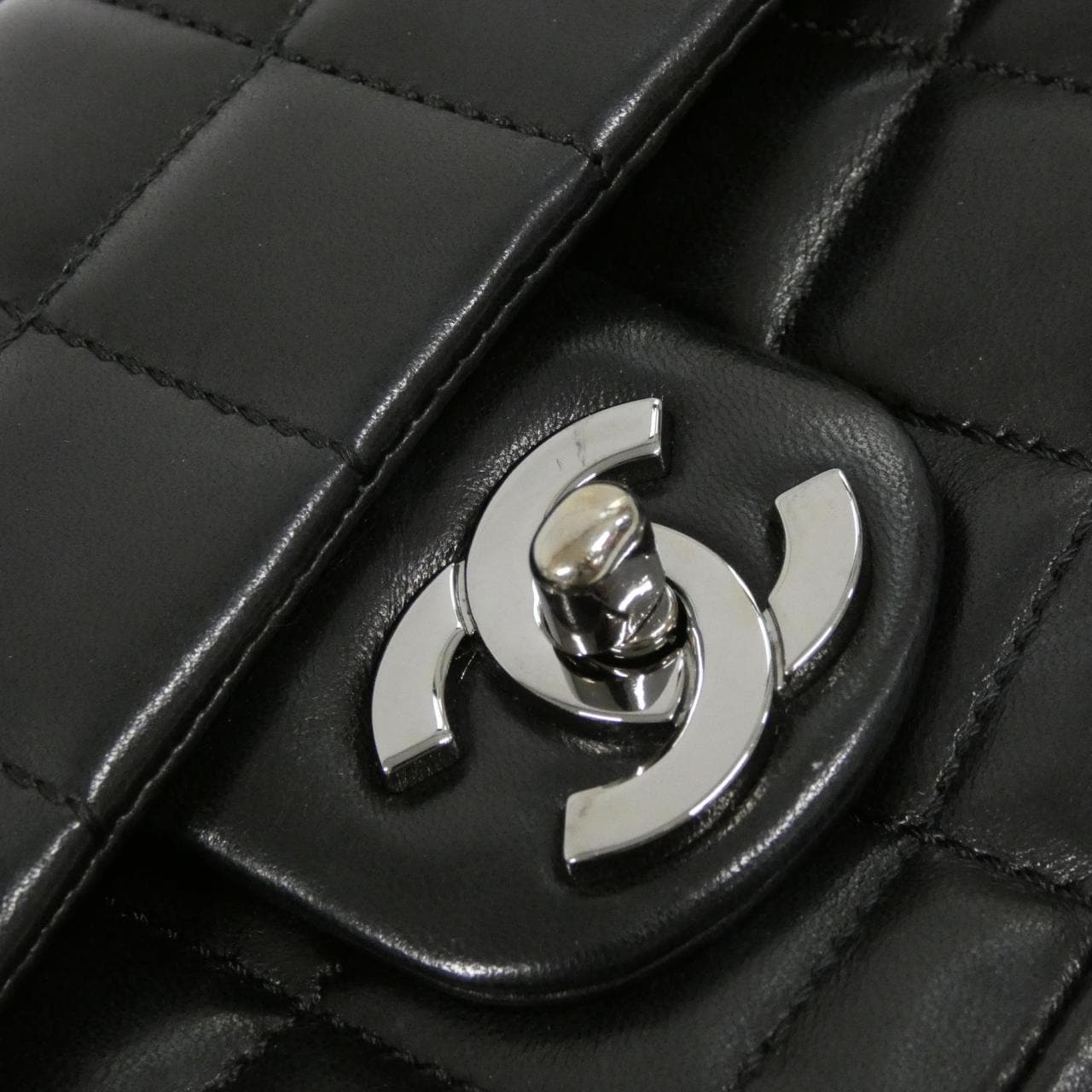 シャネル チョコバー ライン バッグ