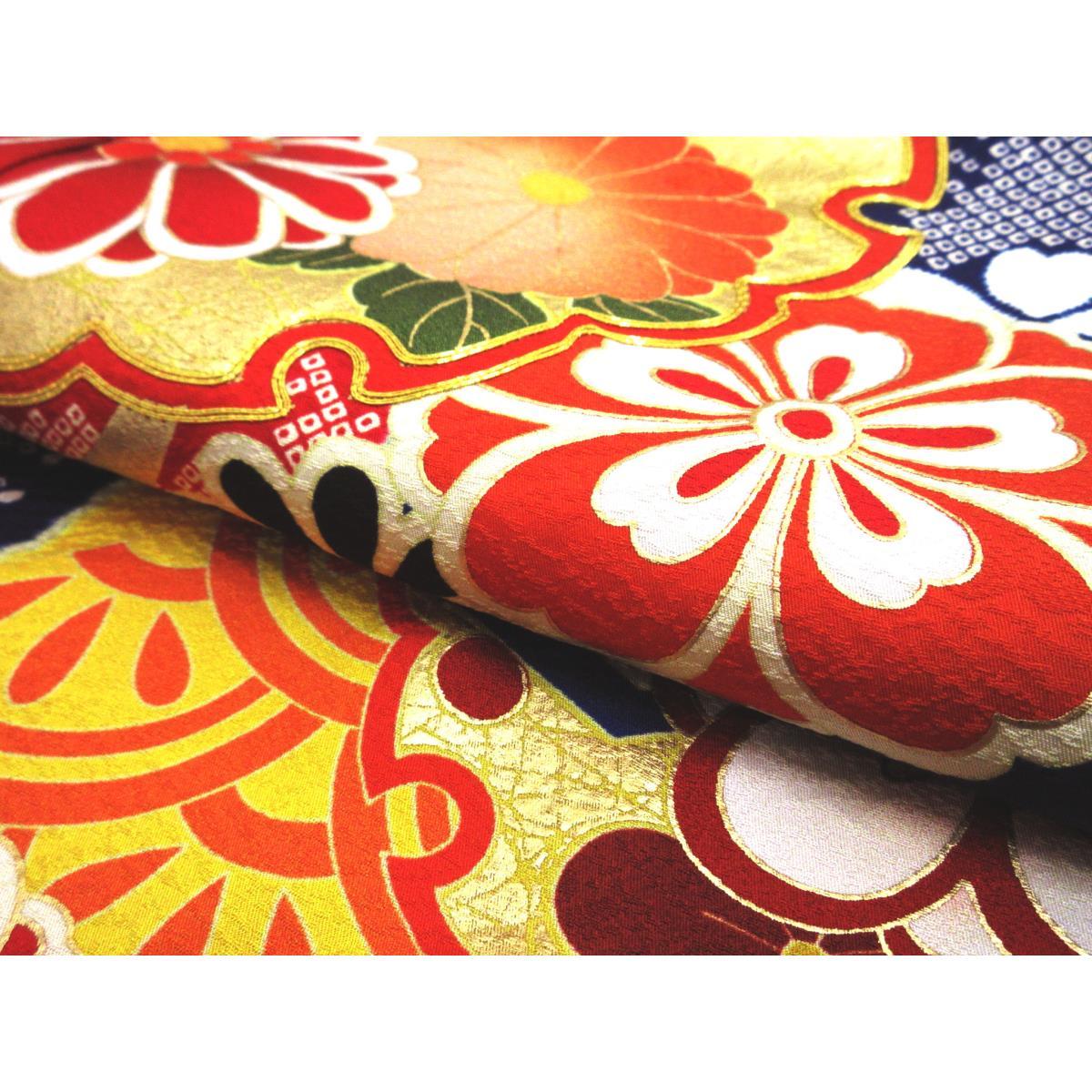 振袖　友禅金彩加工　刺繍入り