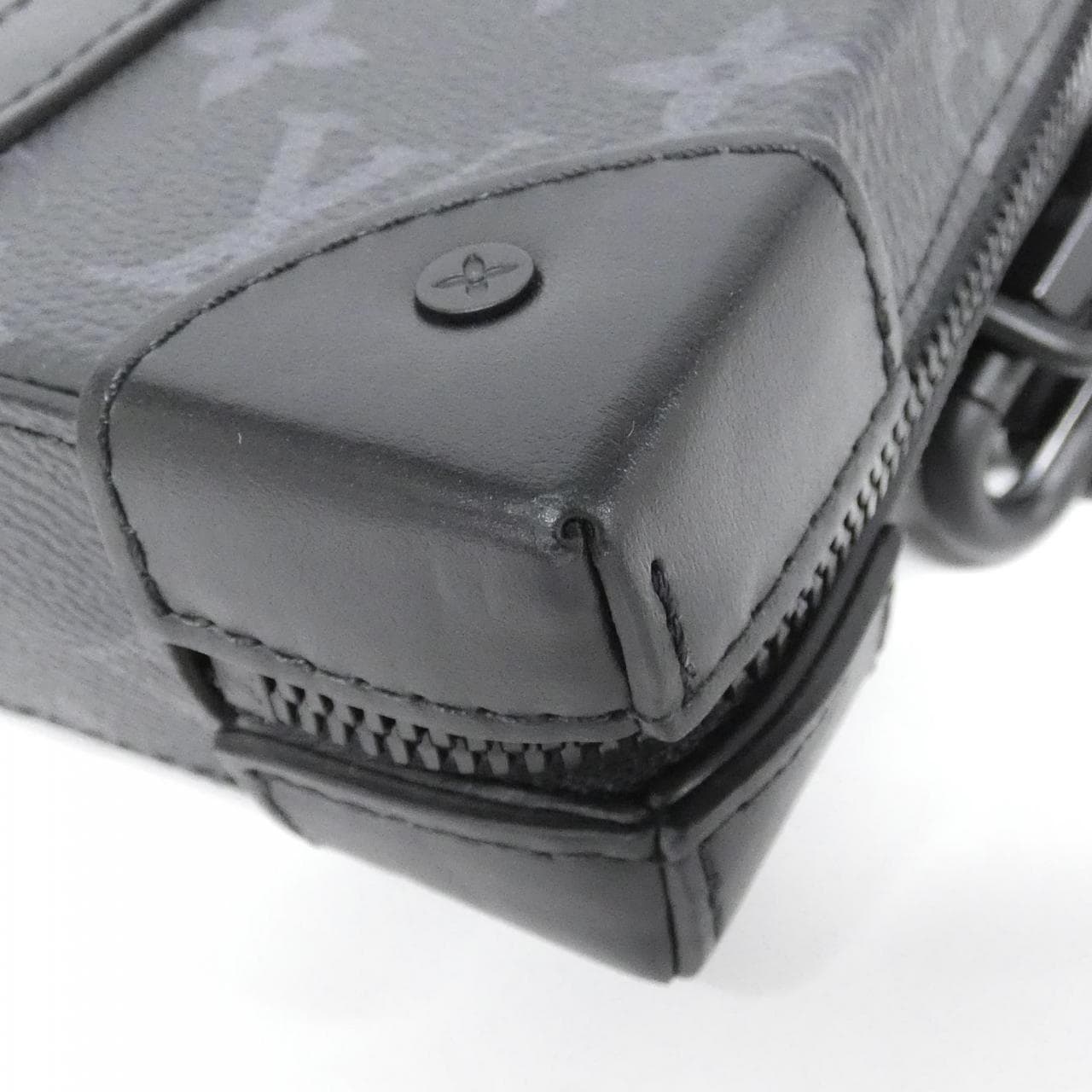 ルイヴィトン モノグラム エクリプス ソフトトランク ウォレット M69838 ショルダーバッグ