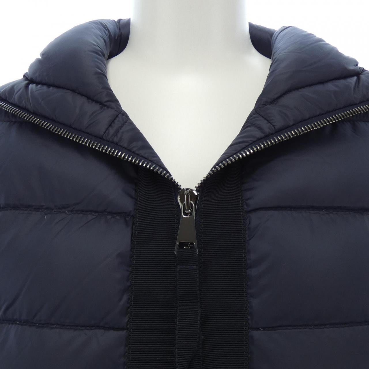 モンクレール MONCLER ダウンジャケット