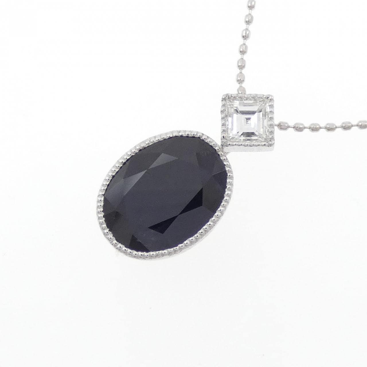 K18WG Sapphire Necklace 3.32CT
