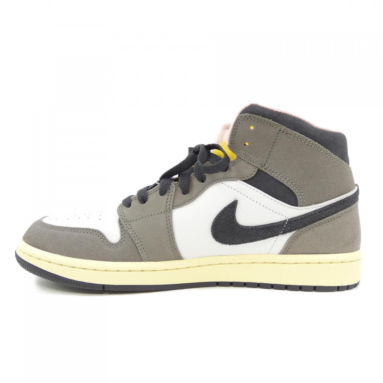 エアジョーダン AIR JORDAN HQ2011 100 スニーカー