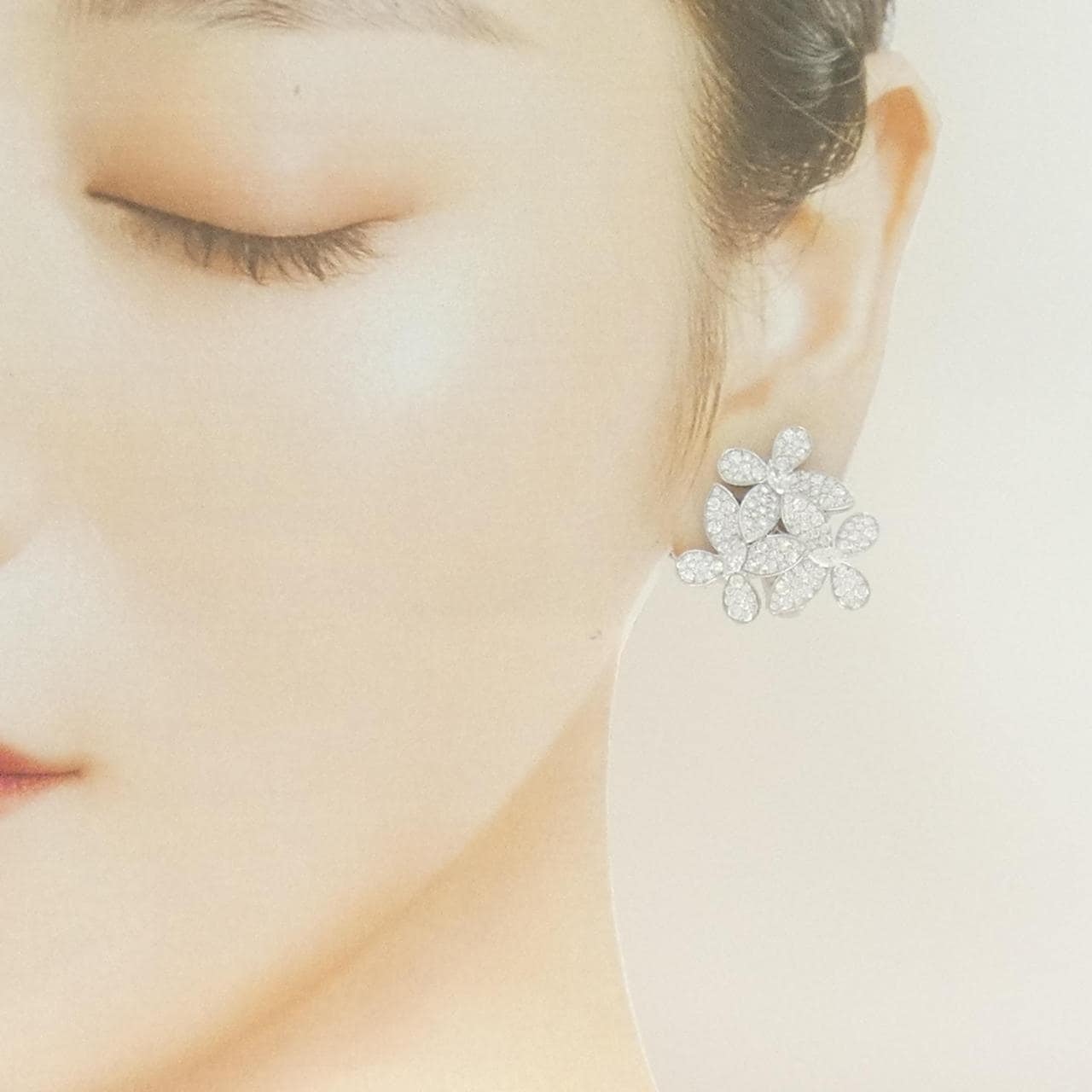 グラフ トリプルバタフライ イヤリング