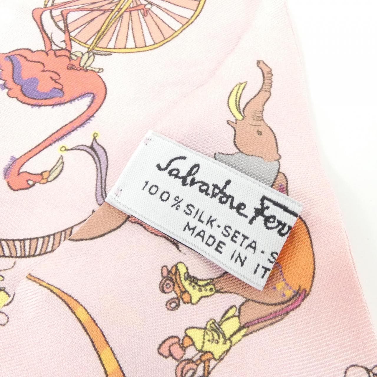 サルヴァトーレフェラガモ スカーフ