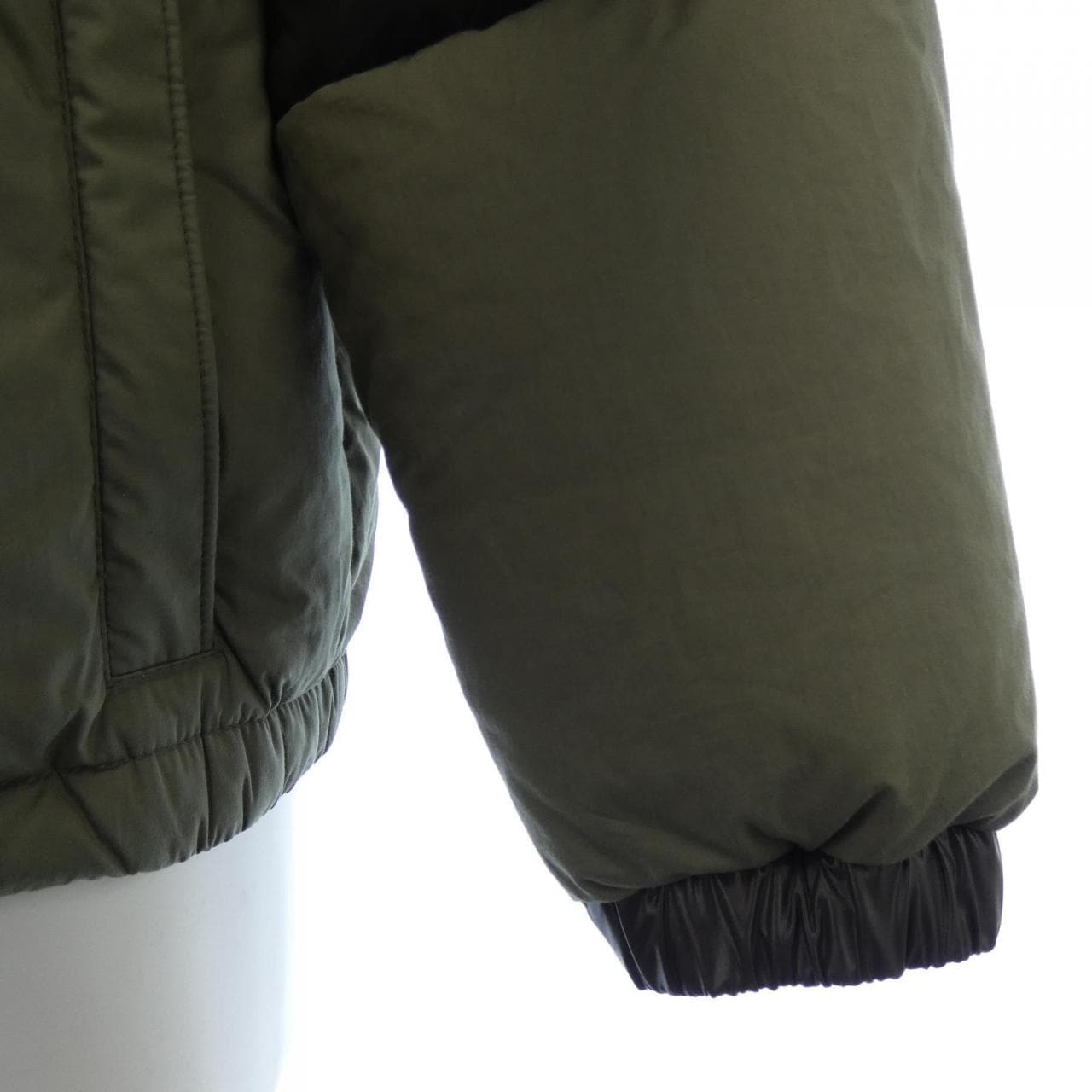 モンクレール MONCLER ダウンジャケット
