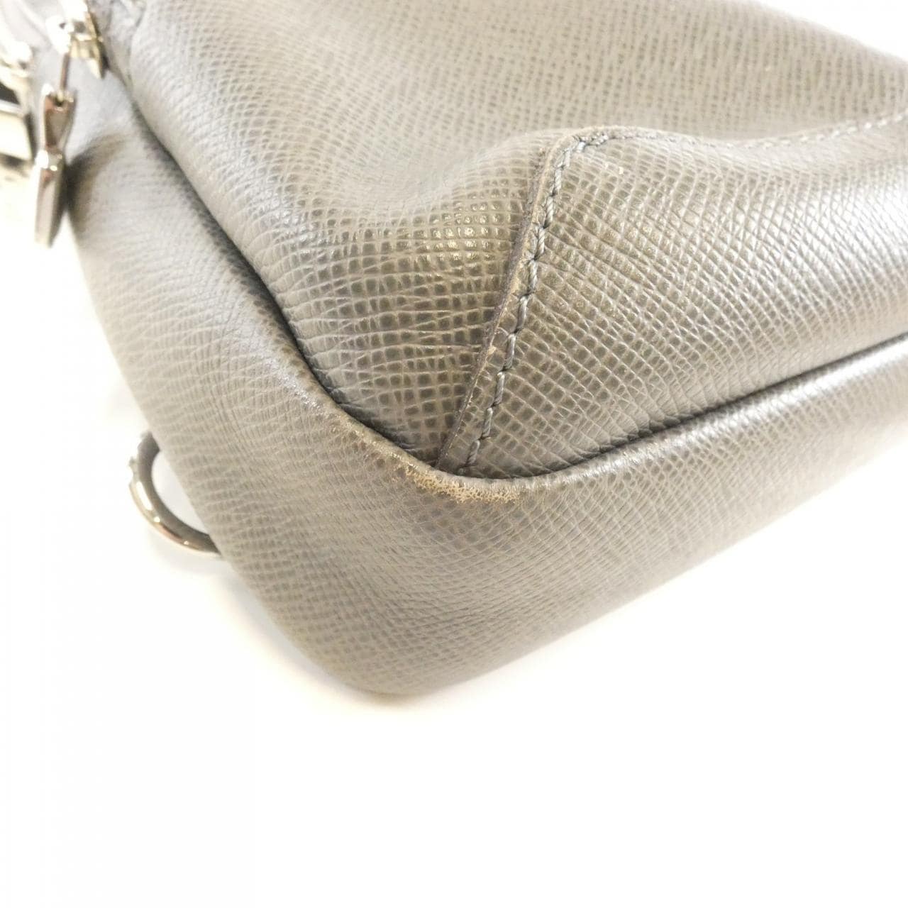 ルイヴィトン タイガ アヴェニュー スリングバッグ M30801 ショルダーバッグ