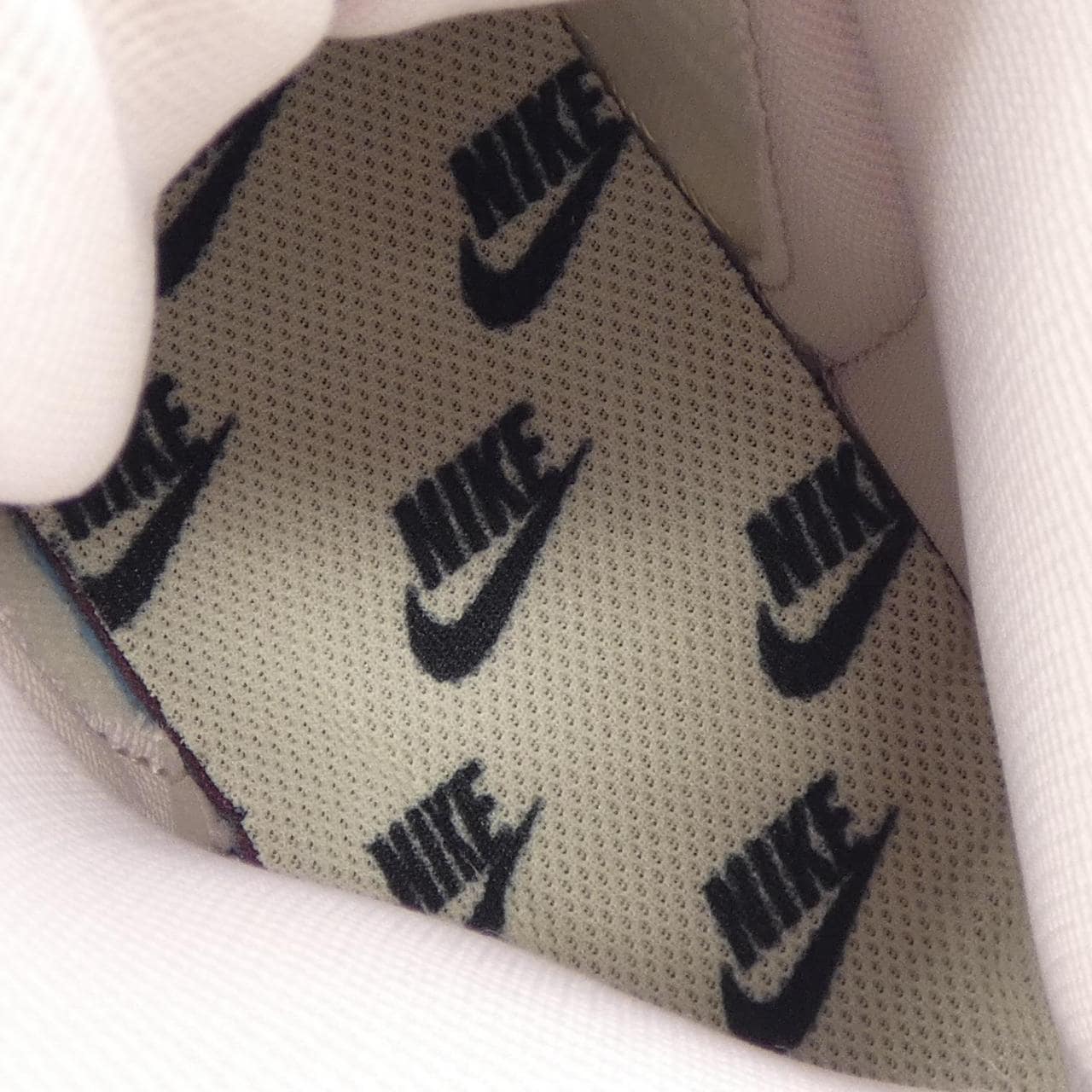 ナイキ NIKE DQ8799-100 スニーカー