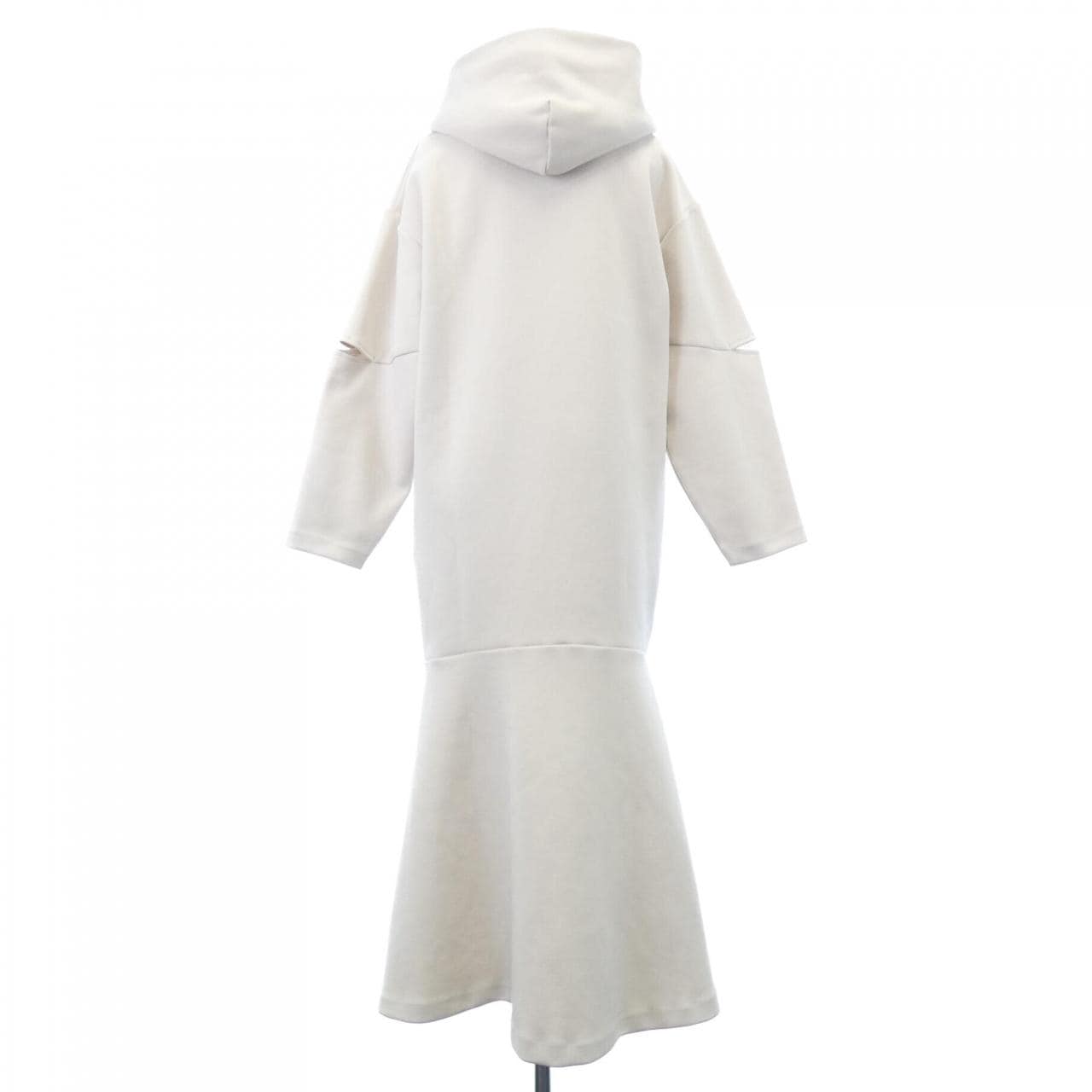 エミ emmi 13WCO224061 ワンピース