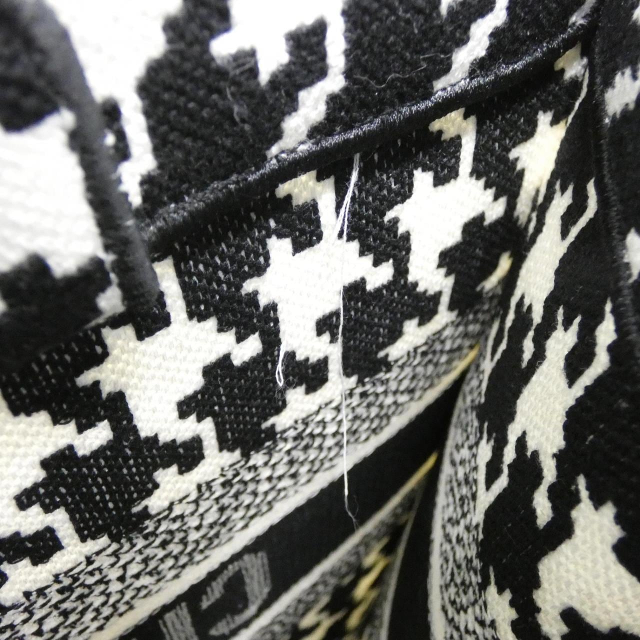 クリスチャンディオール ディオール ブック トート ミディアム M1296ZTQT バッグ