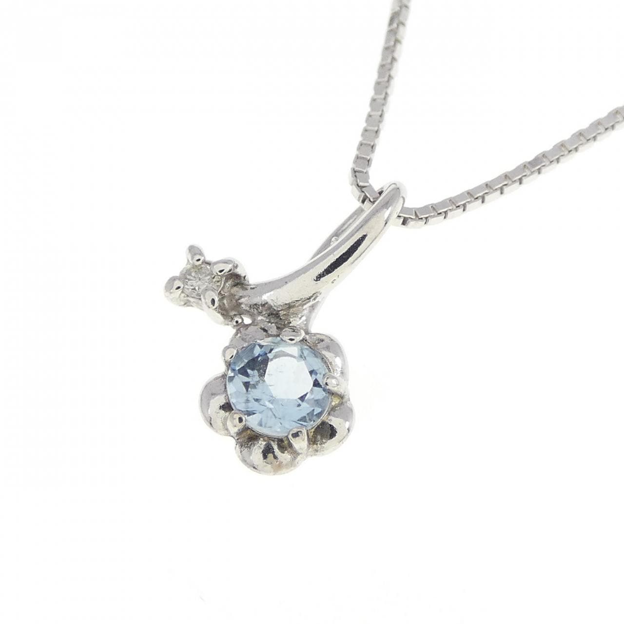 K14WG/K18WG Flower Aquamarine Necklace