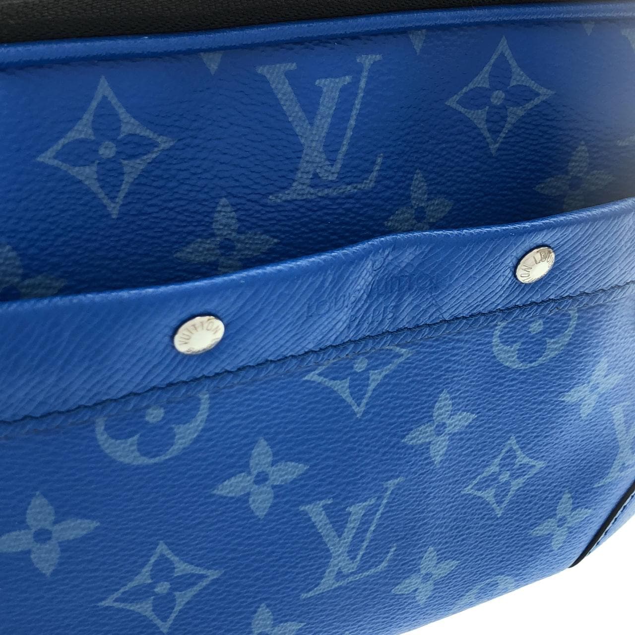 ルイヴィトン タイガ ラマ アルファ メッセンジャー M31016 ショルダーバッグ