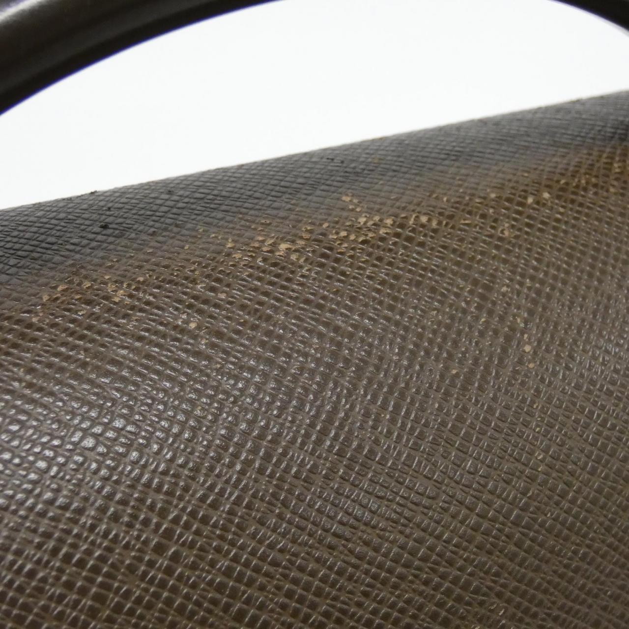 ルイヴィトン タイガ ロブスト 41-1 M31058 バッグ