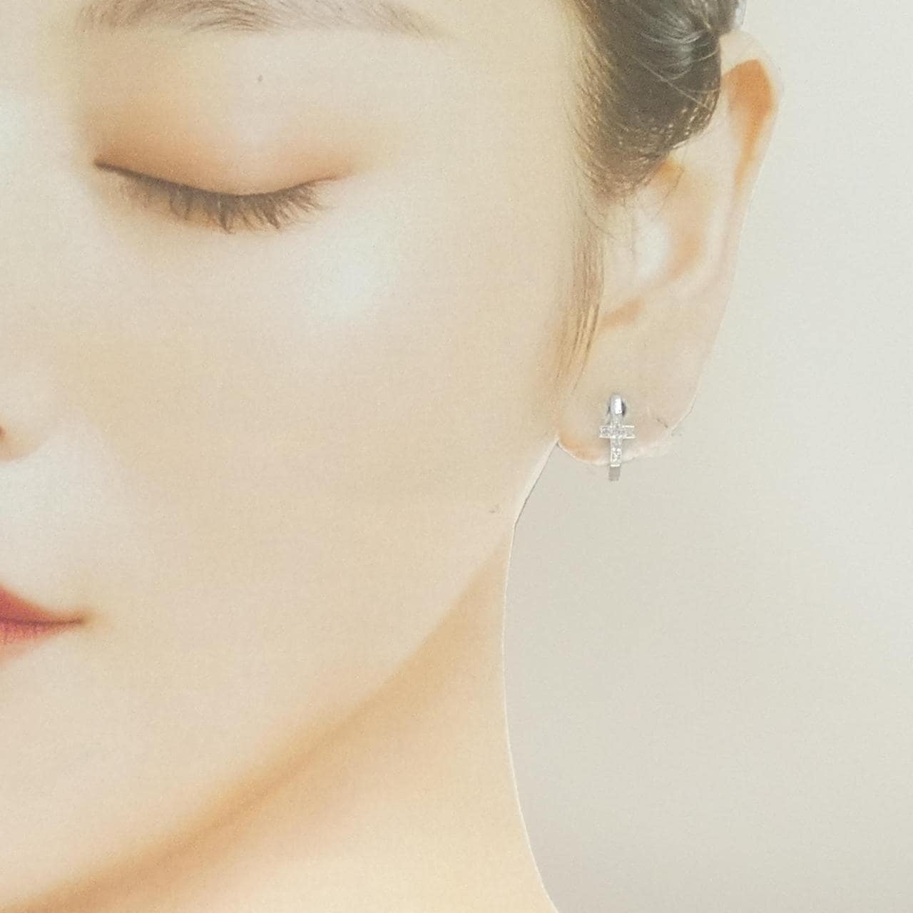 K14WG 十字鑽石耳環
