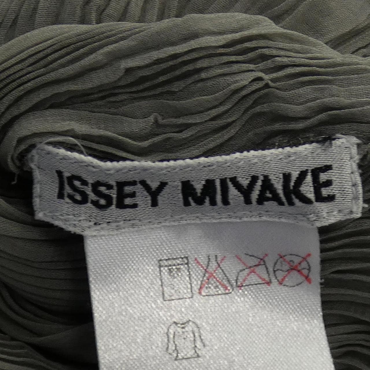 イッセイミヤケ ISSEY MIYAKE トップス