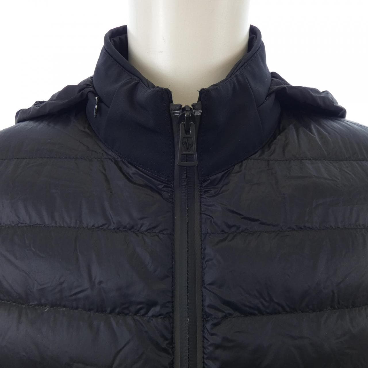 モンクレール MONCLER ダウンジャケット